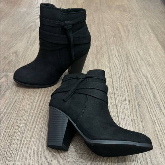 Ankle booties - Picture 1 of 4